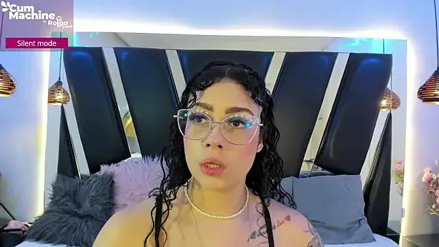 Try our girls live displays and explore the company of endless strippers, with beautiful physiques, vibrating toys and more.