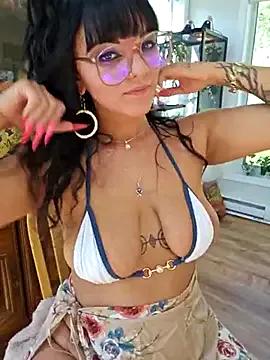 Try our girls live displays and explore the company of endless strippers, with beautiful physiques, vibrating toys and more.
