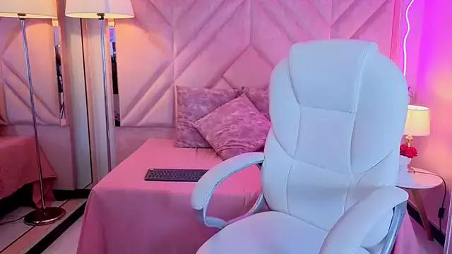 Try our girls live displays and explore the company of endless strippers, with beautiful physiques, vibrating toys and more.
