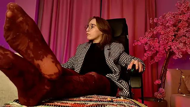 Try our girls live displays and explore the company of endless strippers, with beautiful physiques, vibrating toys and more.