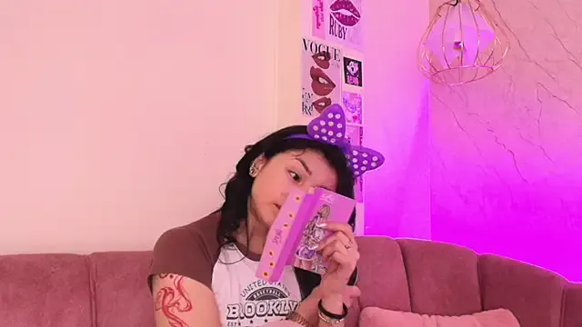 april_bennett — show my tits - spanking x5