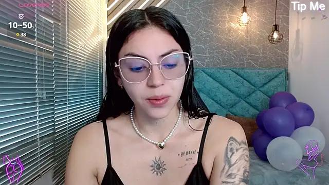 Try our girls live displays and explore the company of endless strippers, with beautiful physiques, vibrating toys and more.