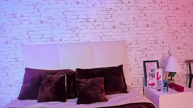Try our girls live displays and explore the company of endless strippers, with beautiful physiques, vibrating toys and more.
