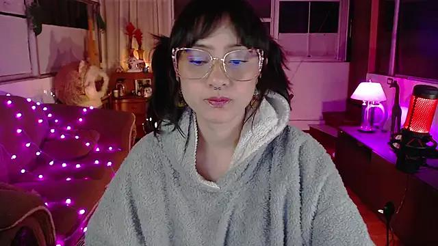 Try our girls live displays and explore the company of endless strippers, with beautiful physiques, vibrating toys and more.