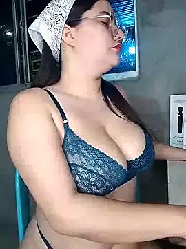Try our girls live displays and explore the company of endless strippers, with beautiful physiques, vibrating toys and more.