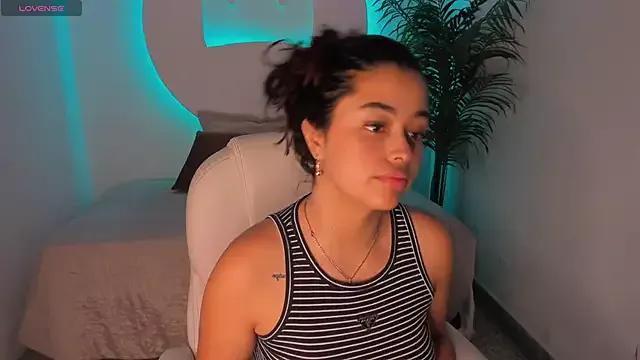 Try our girls live displays and explore the company of endless strippers, with beautiful physiques, vibrating toys and more.