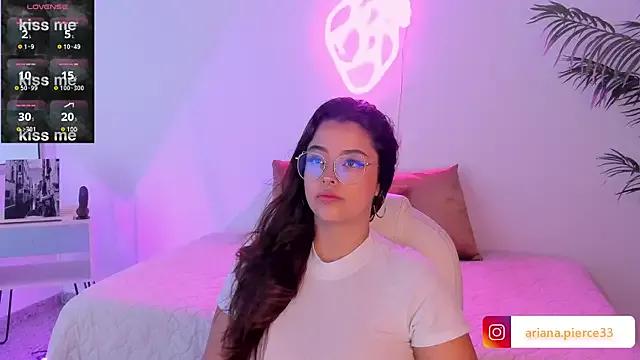 Ariana_Pierce from StripChat is Freechat