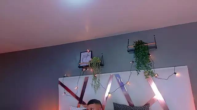 Ariana_y_max from StripChat is Freechat