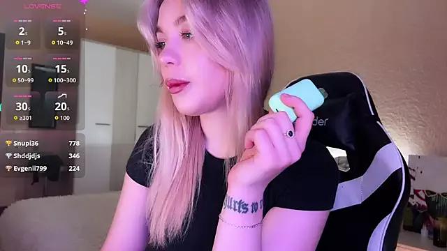 ariashaa from StripChat is Freechat