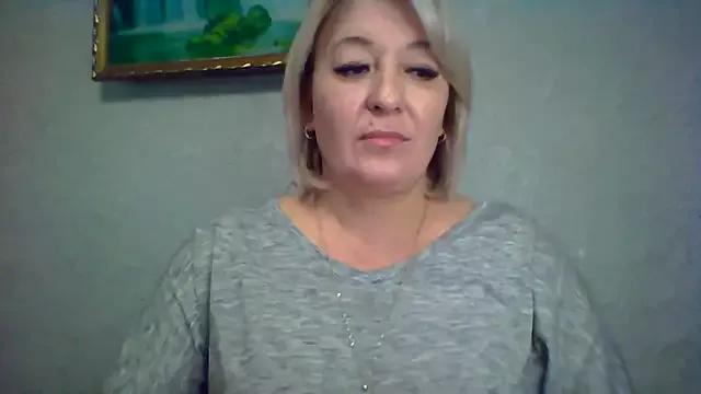 ArielXLoveresss from StripChat is Freechat