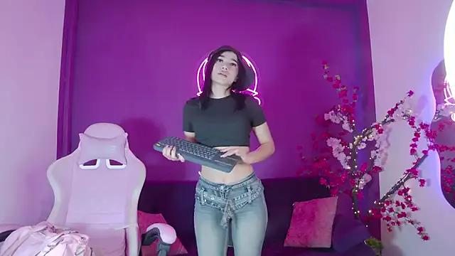 Try our girls live displays and explore the company of endless strippers, with beautiful physiques, vibrating toys and more.