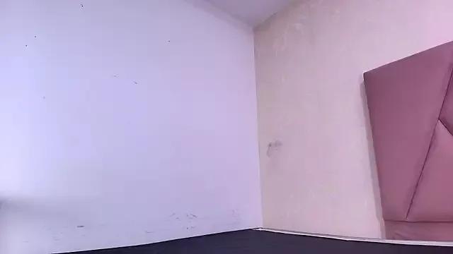 Try our girls live displays and explore the company of endless strippers, with beautiful physiques, vibrating toys and more.