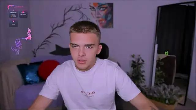 aron_black_ from StripChat is Freechat