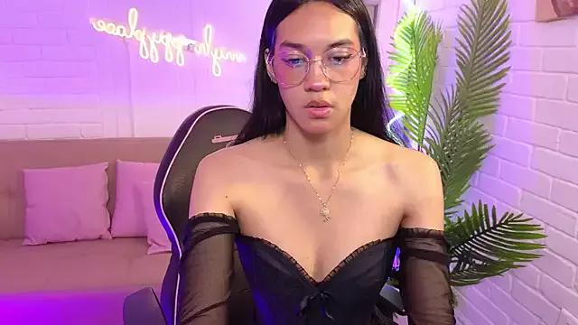 Try our girls live displays and explore the company of endless strippers, with beautiful physiques, vibrating toys and more.