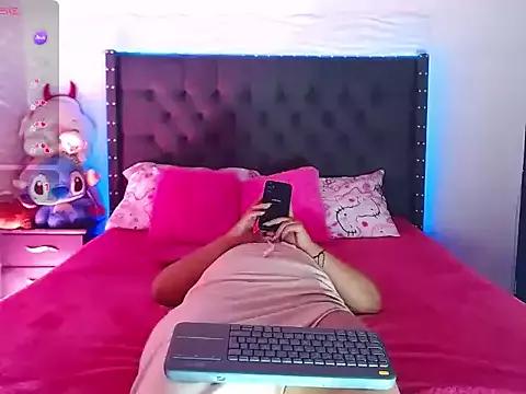 Try our girls live displays and explore the company of endless strippers, with beautiful physiques, vibrating toys and more.