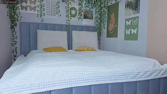 Try our girls live displays and explore the company of endless strippers, with beautiful physiques, vibrating toys and more.