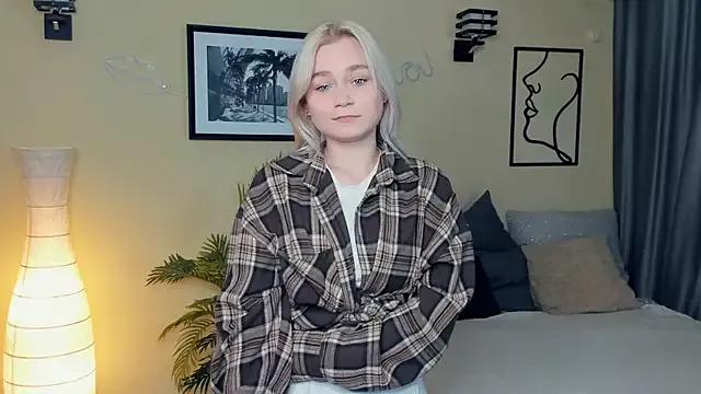 AshleyAdes from StripChat is Freechat
