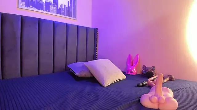 Try our girls live displays and explore the company of endless strippers, with beautiful physiques, vibrating toys and more.