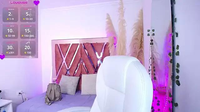 Try our girls live displays and explore the company of endless strippers, with beautiful physiques, vibrating toys and more.