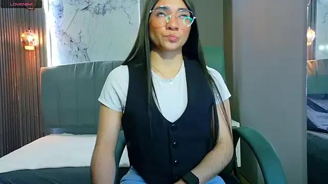 Try our girls live displays and explore the company of endless strippers, with beautiful physiques, vibrating toys and more.