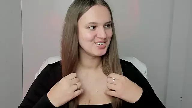 Aurora_White from StripChat is Freechat