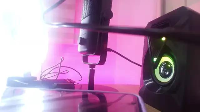 Auroraa_miller from StripChat is Freechat