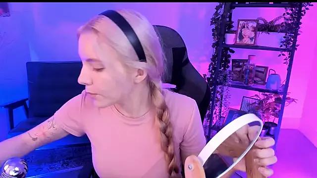 AuroraWrenfield from StripChat is Freechat