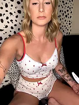 Try our girls live displays and explore the company of endless strippers, with beautiful physiques, vibrating toys and more.