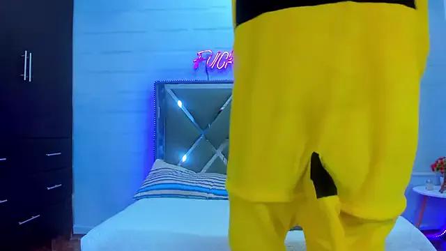 Averange_boys_X from StripChat is Freechat
