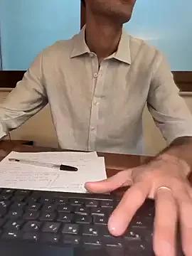AvvocatoPorco from StripChat