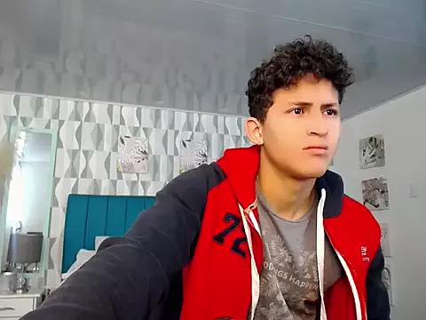 Try our girls live displays and explore the company of endless strippers, with beautiful physiques, vibrating toys and more.