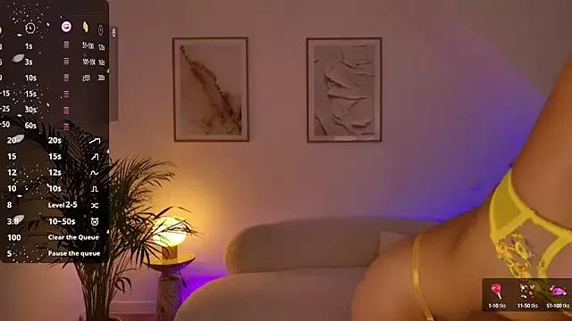 Try our girls live displays and explore the company of endless strippers, with beautiful physiques, vibrating toys and more.