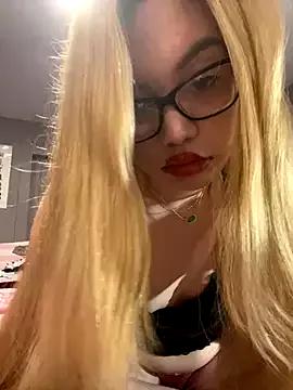 Try our girls live displays and explore the company of endless strippers, with beautiful physiques, vibrating toys and more.