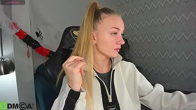 Try our girls live displays and explore the company of endless strippers, with beautiful physiques, vibrating toys and more.