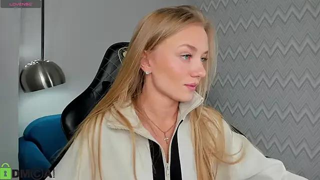 Try our girls live displays and explore the company of endless strippers, with beautiful physiques, vibrating toys and more.