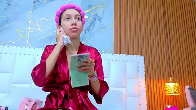 Try our girls live displays and explore the company of endless strippers, with beautiful physiques, vibrating toys and more.