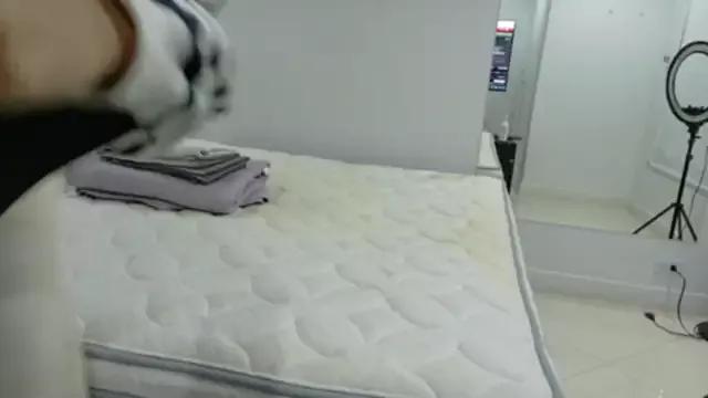 Try our girls live displays and explore the company of endless strippers, with beautiful physiques, vibrating toys and more.