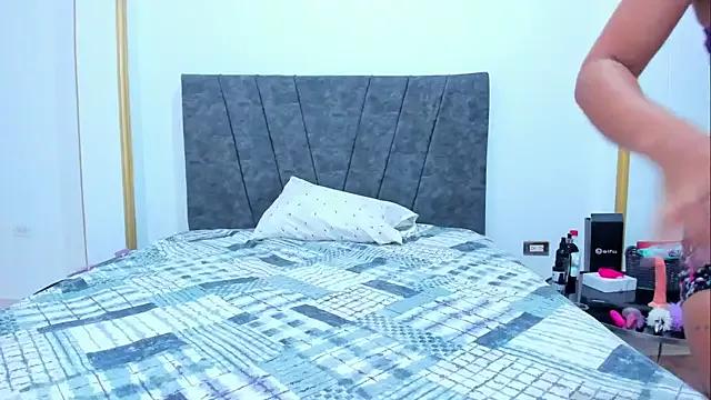 Try our girls live displays and explore the company of endless strippers, with beautiful physiques, vibrating toys and more.