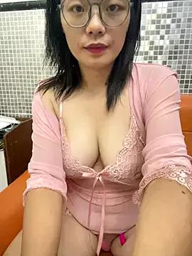 Try our girls live displays and explore the company of endless strippers, with beautiful physiques, vibrating toys and more.