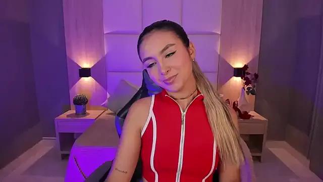 Try our girls live displays and explore the company of endless strippers, with beautiful physiques, vibrating toys and more.