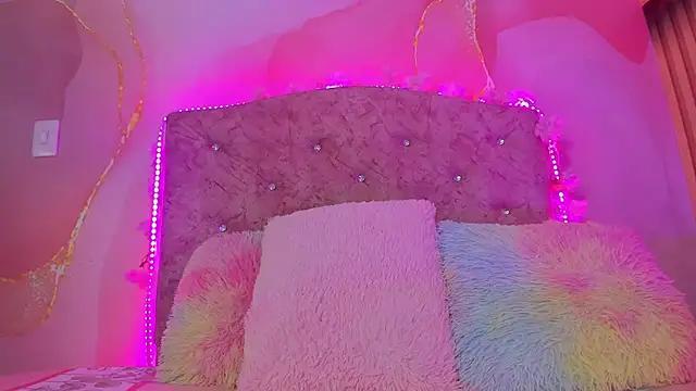 Try our girls live displays and explore the company of endless strippers, with beautiful physiques, vibrating toys and more.