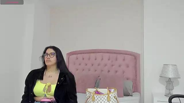 Bella__Wood from StripChat is Freechat