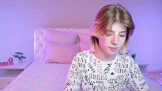 Try our girls live displays and explore the company of endless strippers, with beautiful physiques, vibrating toys and more.