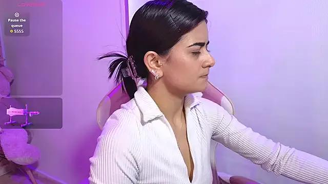 Try our girls live displays and explore the company of endless strippers, with beautiful physiques, vibrating toys and more.