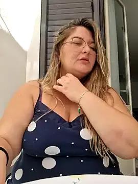 Try our girls live displays and explore the company of endless strippers, with beautiful physiques, vibrating toys and more.