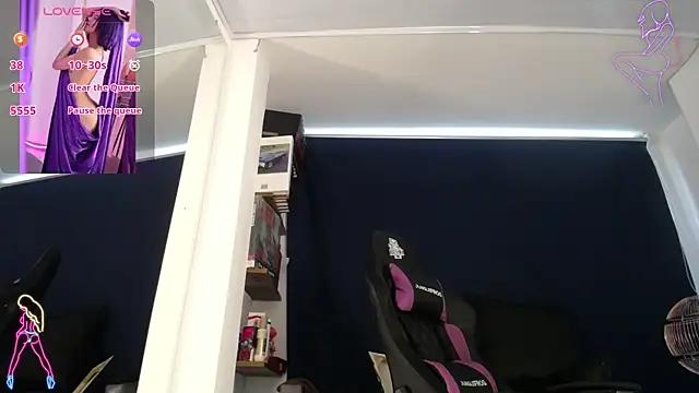 BellaOdisea from StripChat