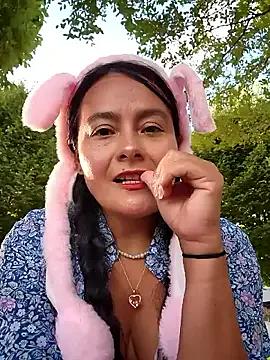 Try our girls live displays and explore the company of endless strippers, with beautiful physiques, vibrating toys and more.