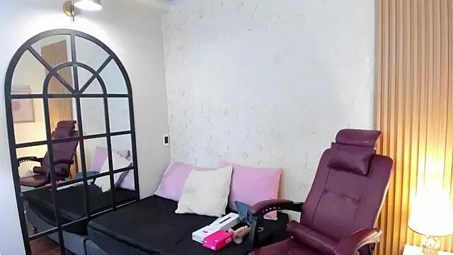 Try our girls live displays and explore the company of endless strippers, with beautiful physiques, vibrating toys and more.