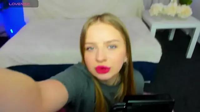 BellaXoxox from StripChat