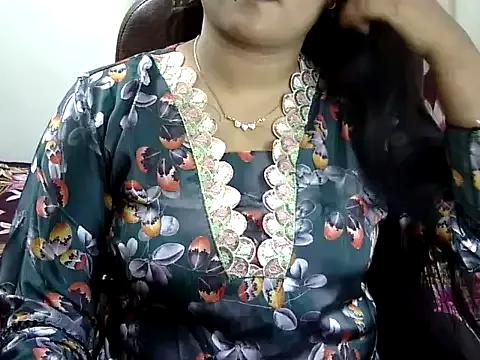 BengaliQueenStar from StripChat is Freechat